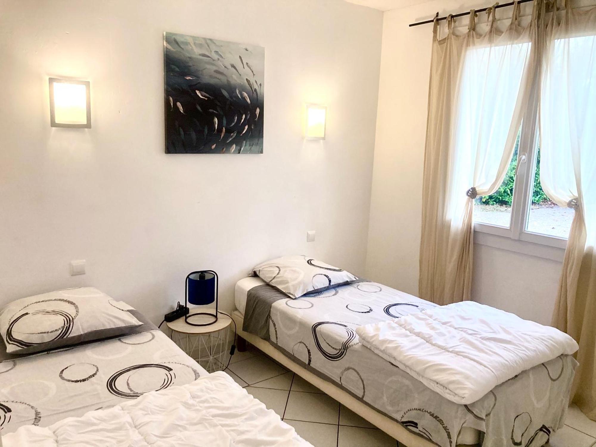Villa 110M2, 7 Pers, Jacuzzi , 3 Chambres, Terrain Clos Et Arbore 2500M2 Треб Екстер'єр фото